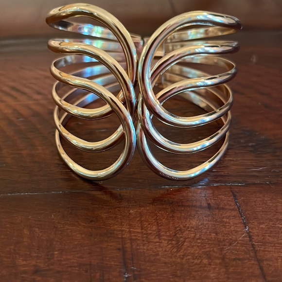 Gold hinge cuff - Picture 2 of 4